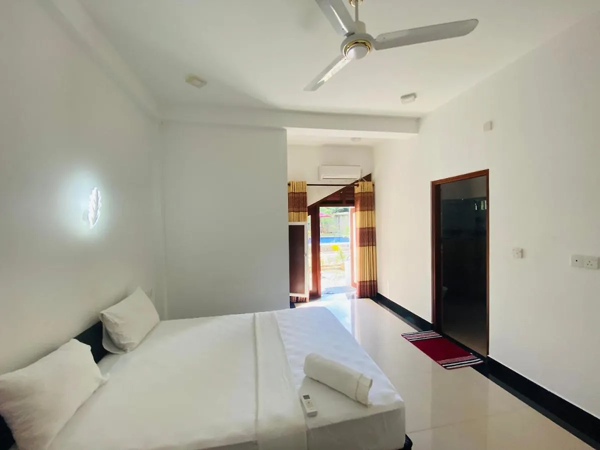 The Kingslayer Resort Negombo 0*,  Sri Lanka