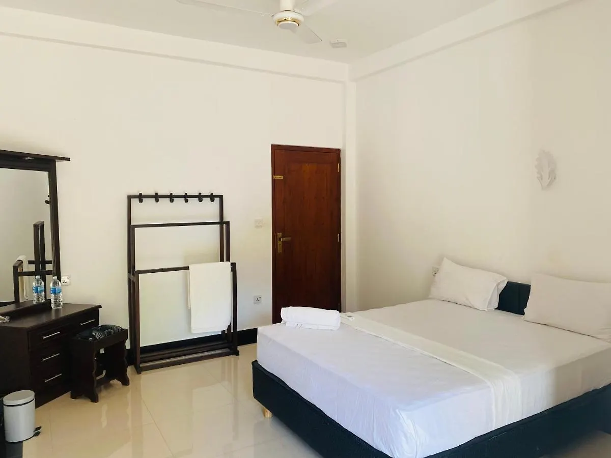 The Kingslayer Resort Negombo 0*,